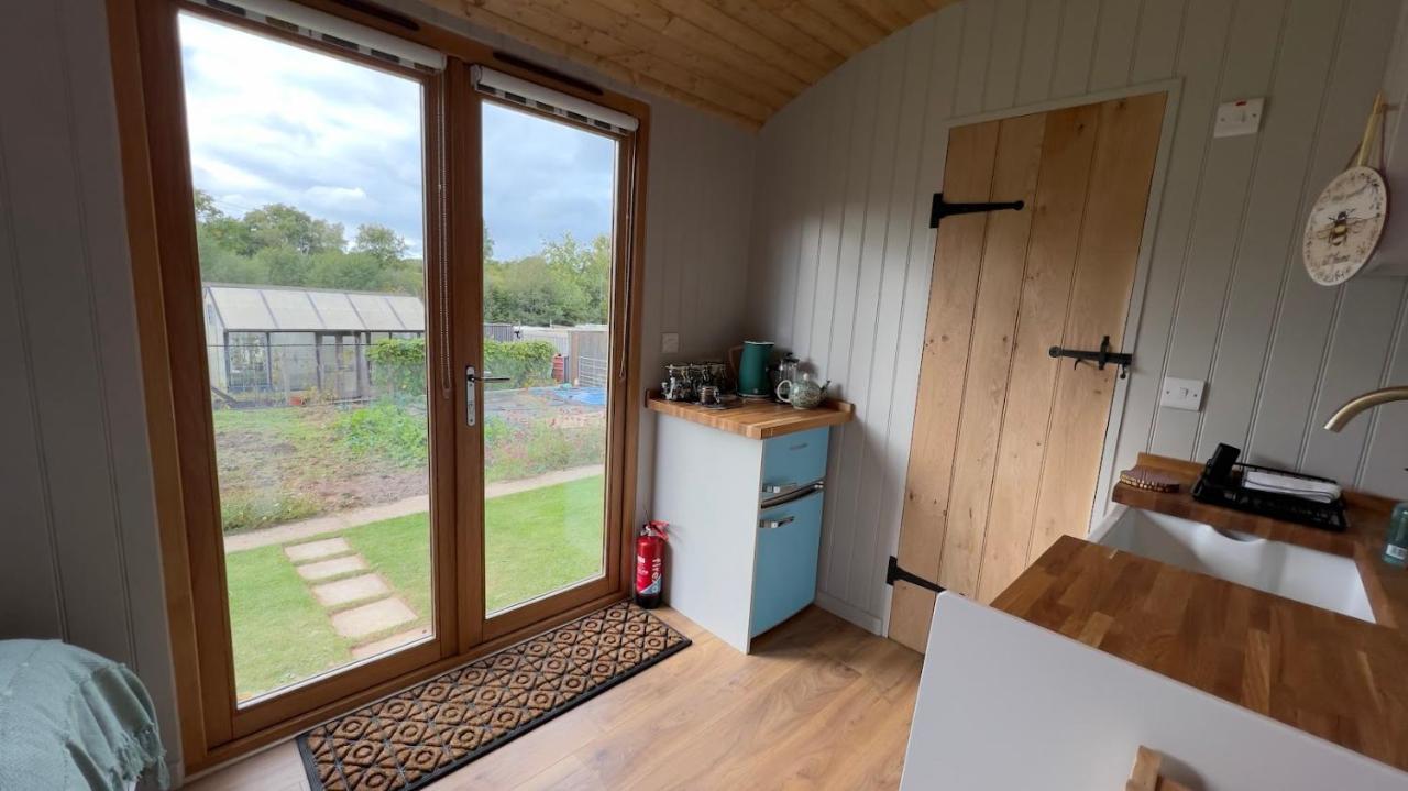 Shepherds Hut At Cedar Gables Lamberhurst Dış mekan fotoğraf