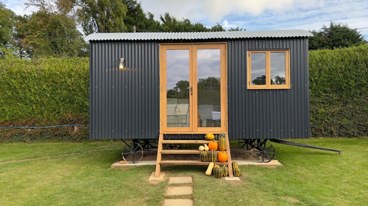 Shepherds Hut At Cedar Gables Lamberhurst Dış mekan fotoğraf